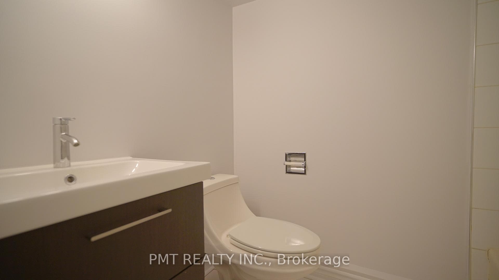 597 Roehampton Avenue photo 32
