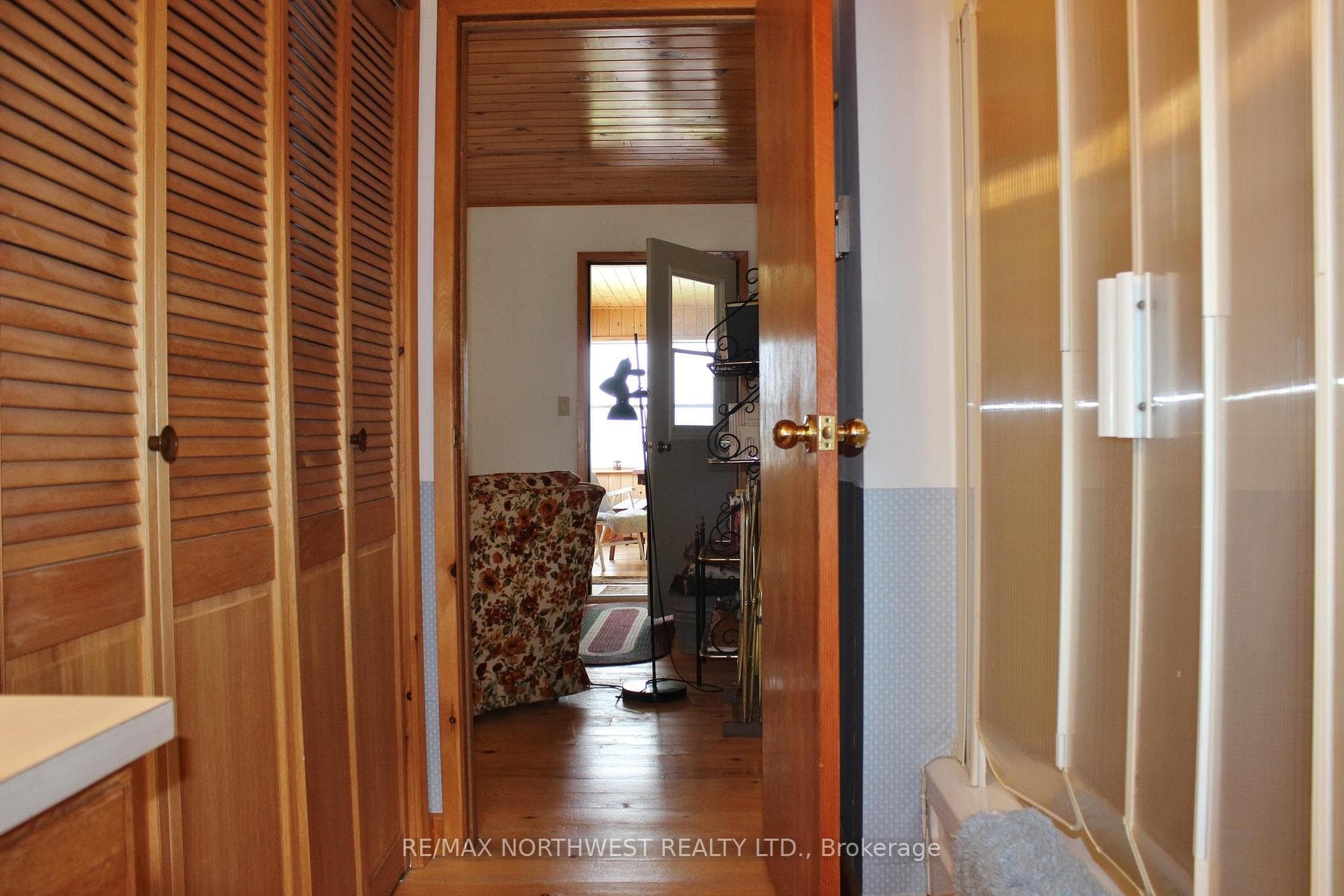 93 STINTZI DR E photo 41