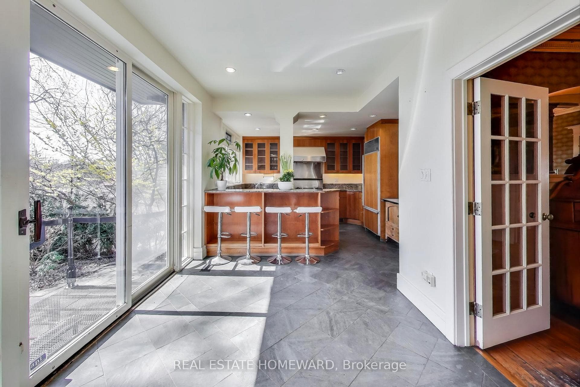 49 Hogarth Avenue photo 11