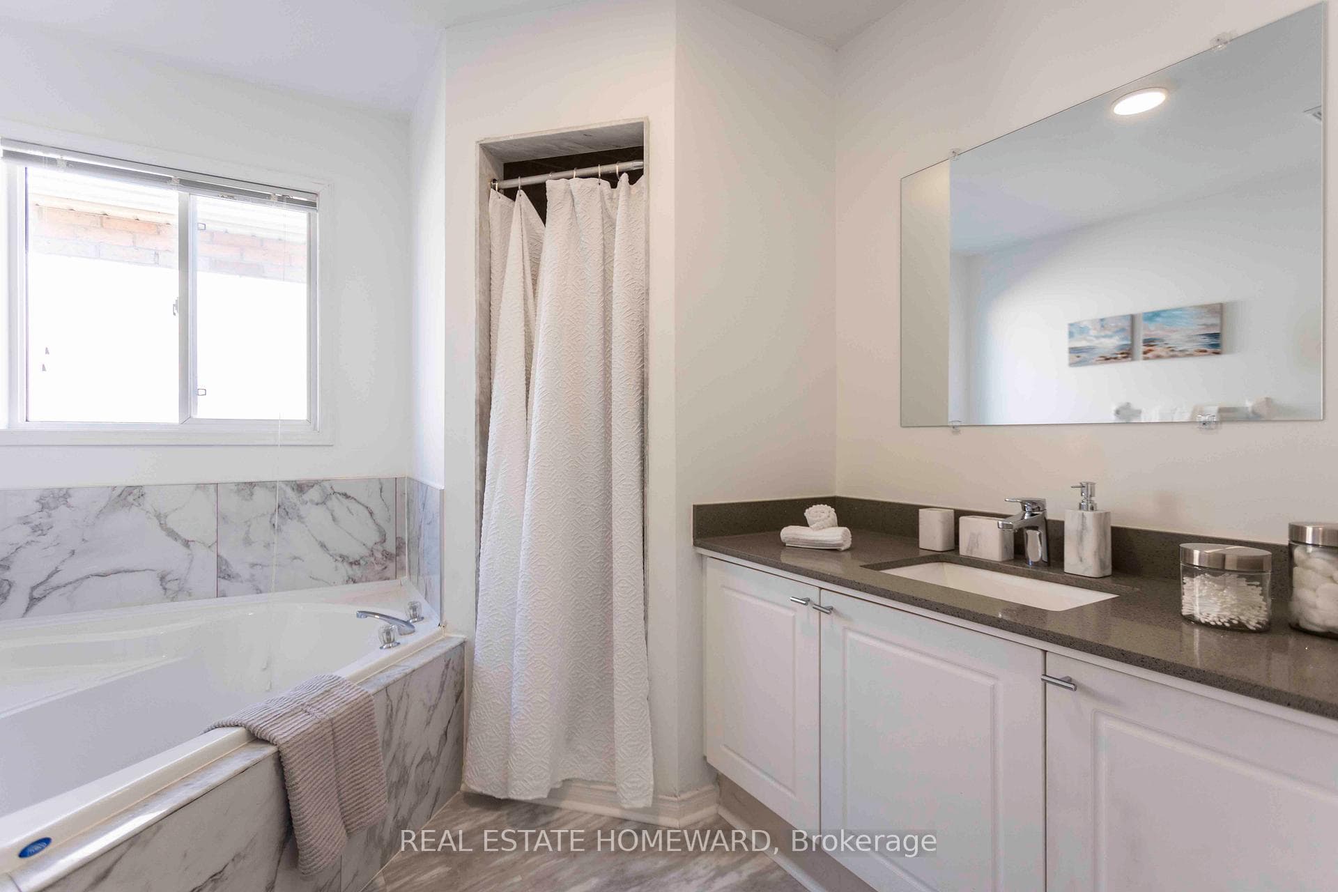 42 Perfitt Crescent photo 23