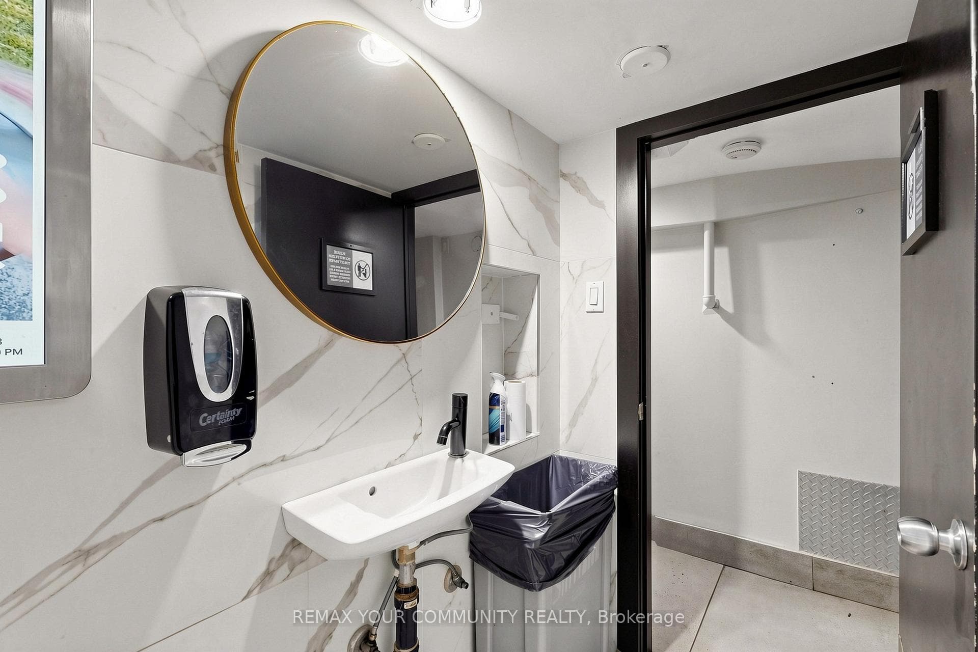 383 Eglinton Avenue photo 40
