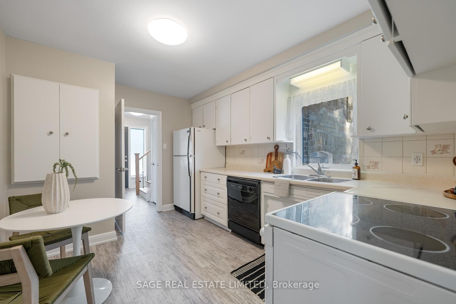 47 Janet Boulevard photo 13
