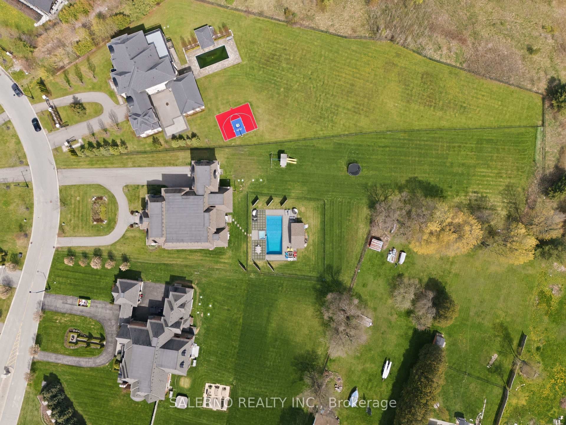 21 Stallions Court photo 50