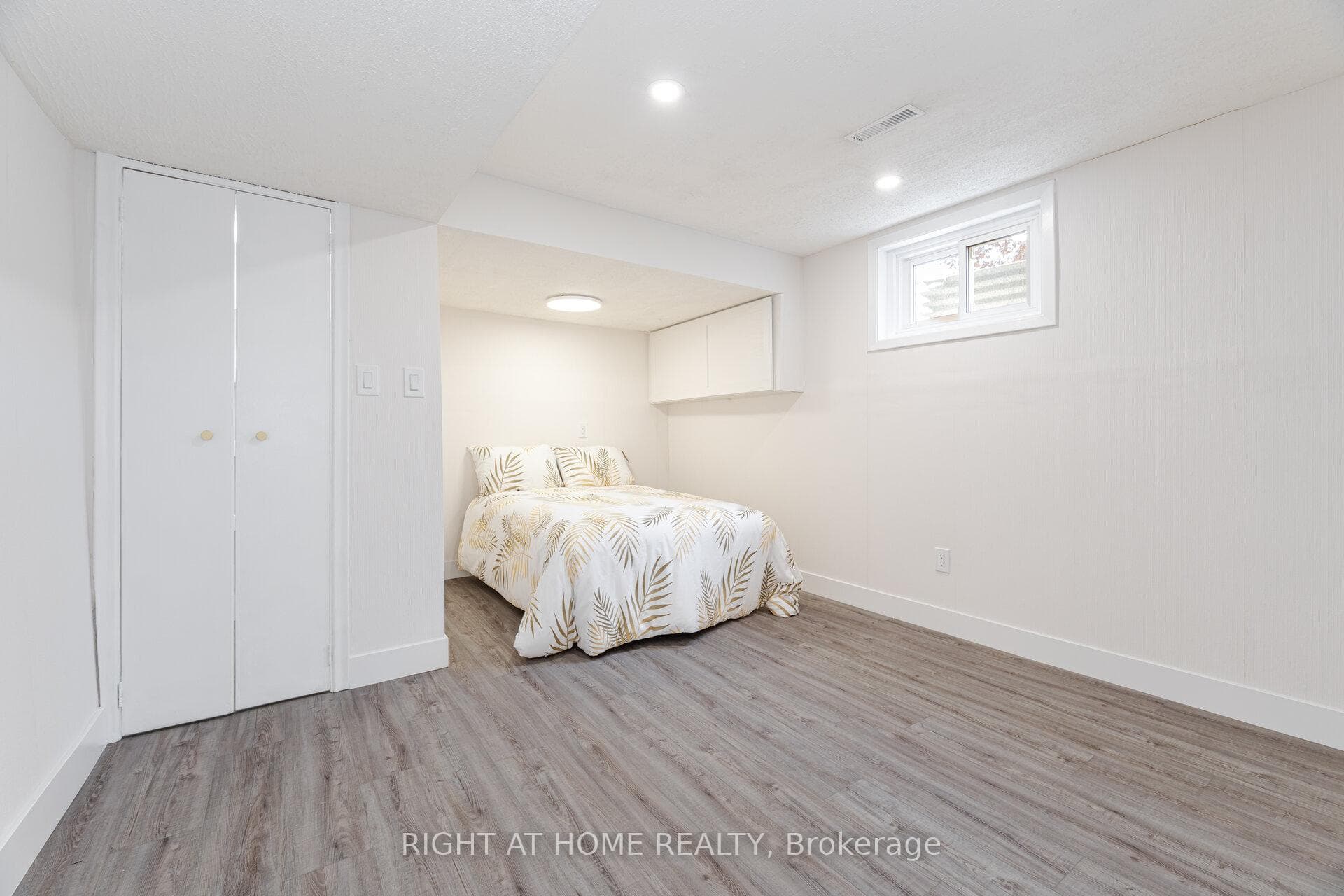 6 Winterfold Drive photo 33