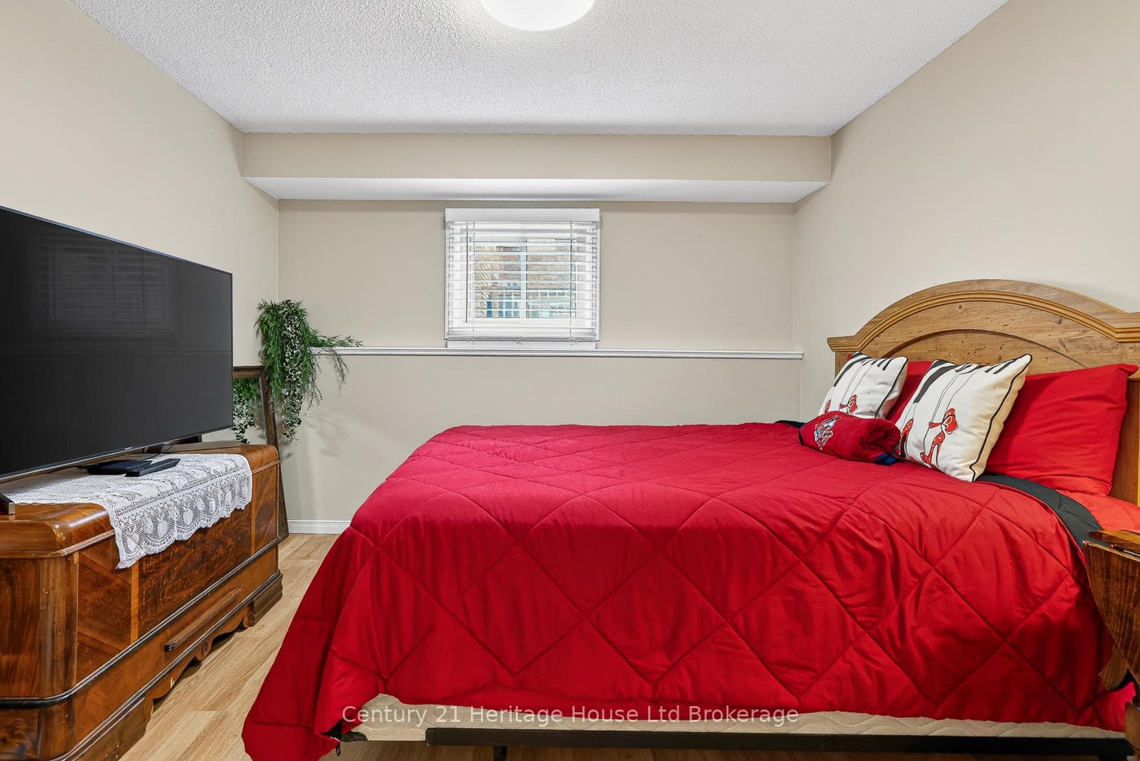 481 Ojibway Street photo 24