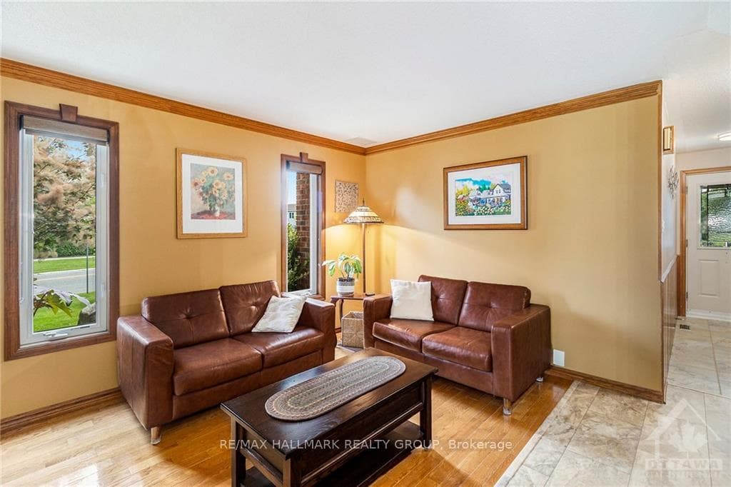 825 HARLEQUIN Crescent photo 3