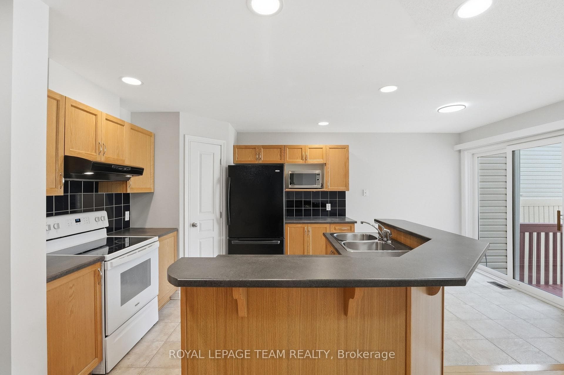 239 Tandalee Crescent photo 10