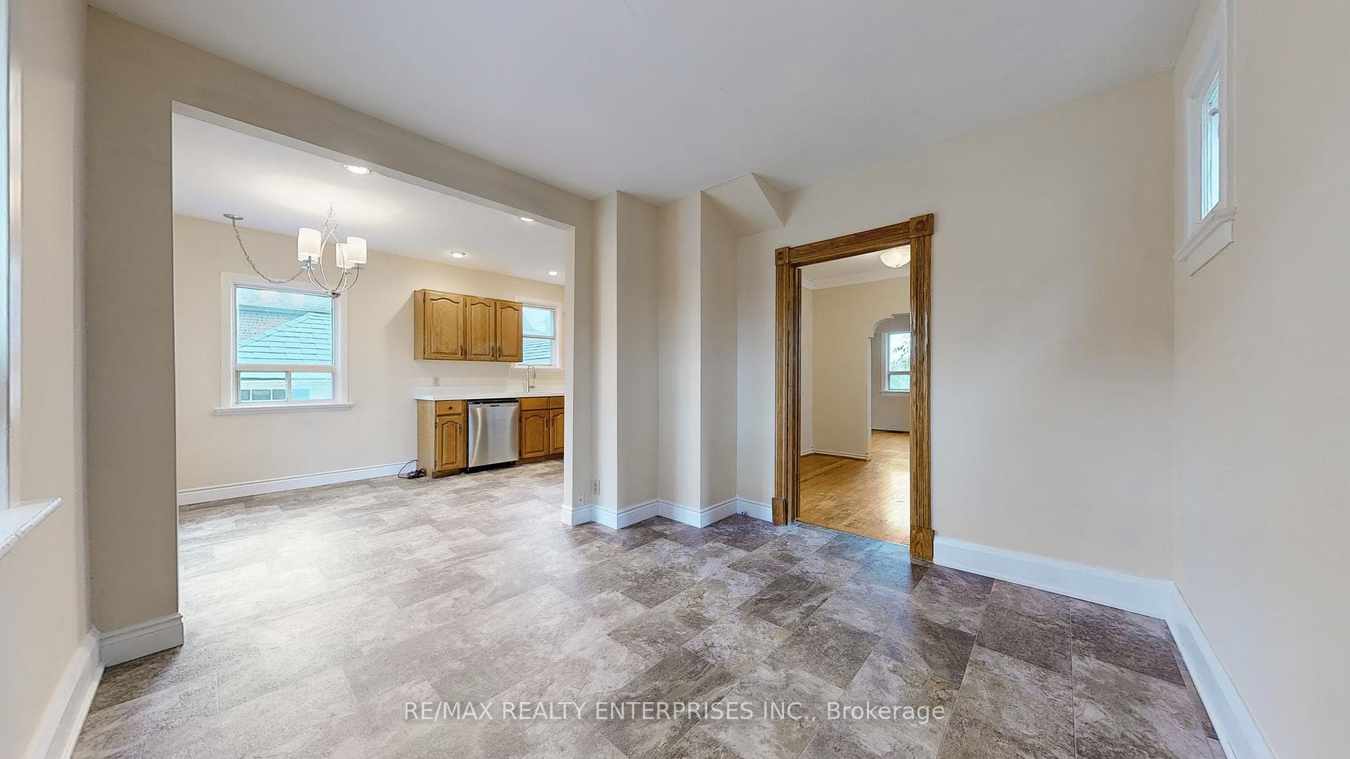 144 Strathnairn Avenue photo 12