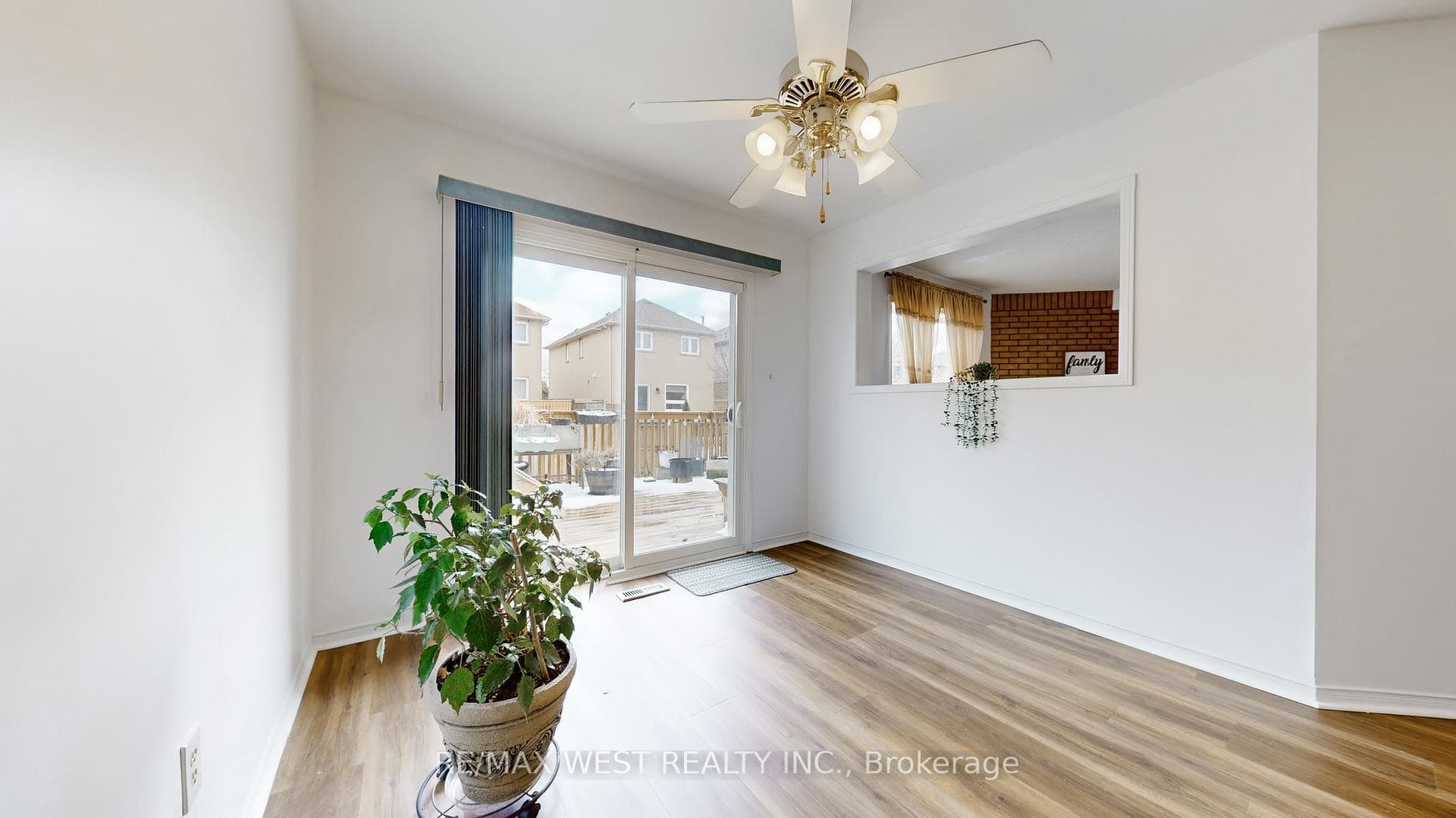 1042 Windsor Hill Boulevard photo 11