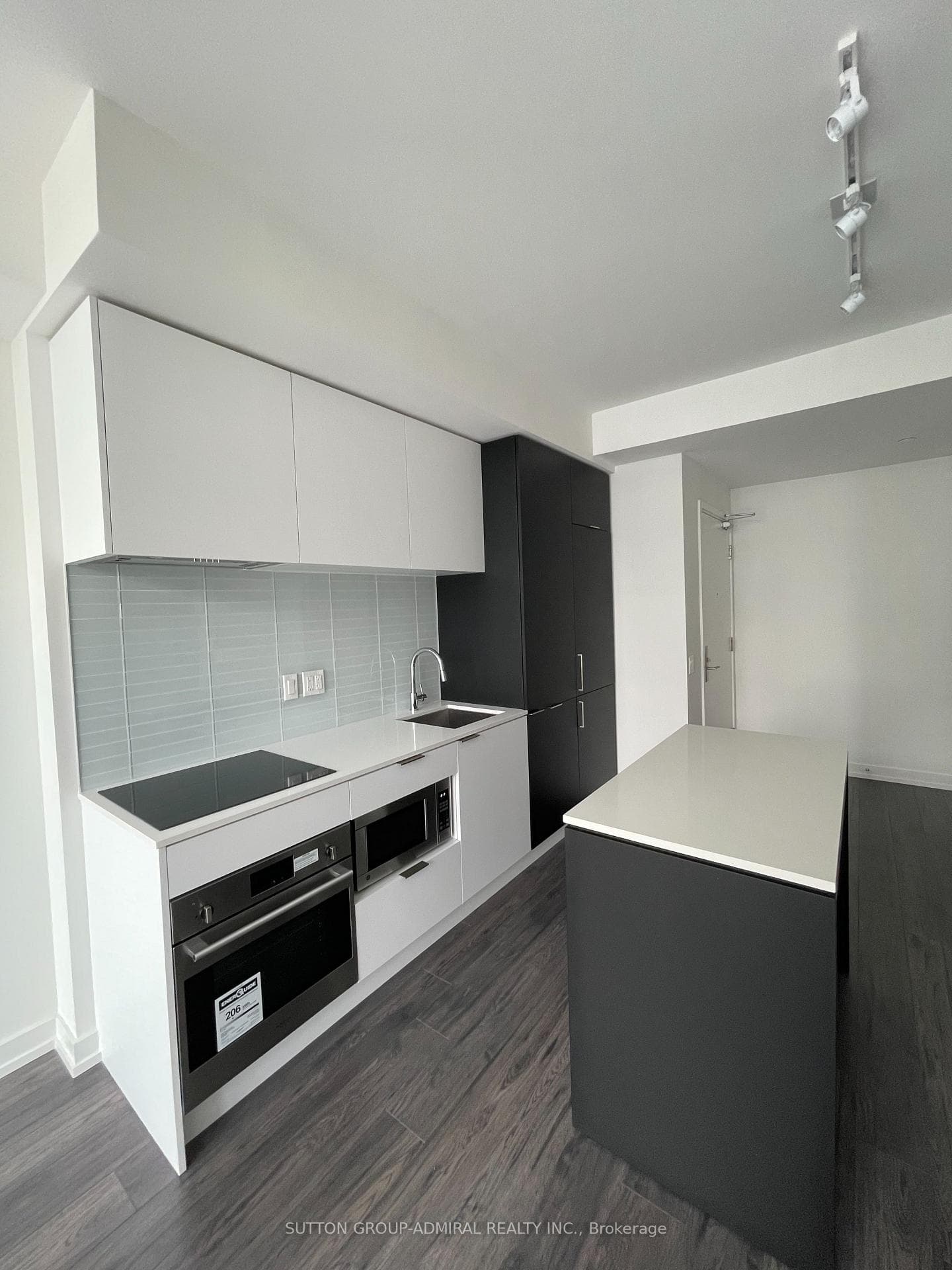 33 Helendale Avenue Unit 1009 photo 5