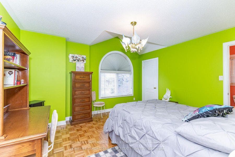 156 Novaview Crescent photo 31