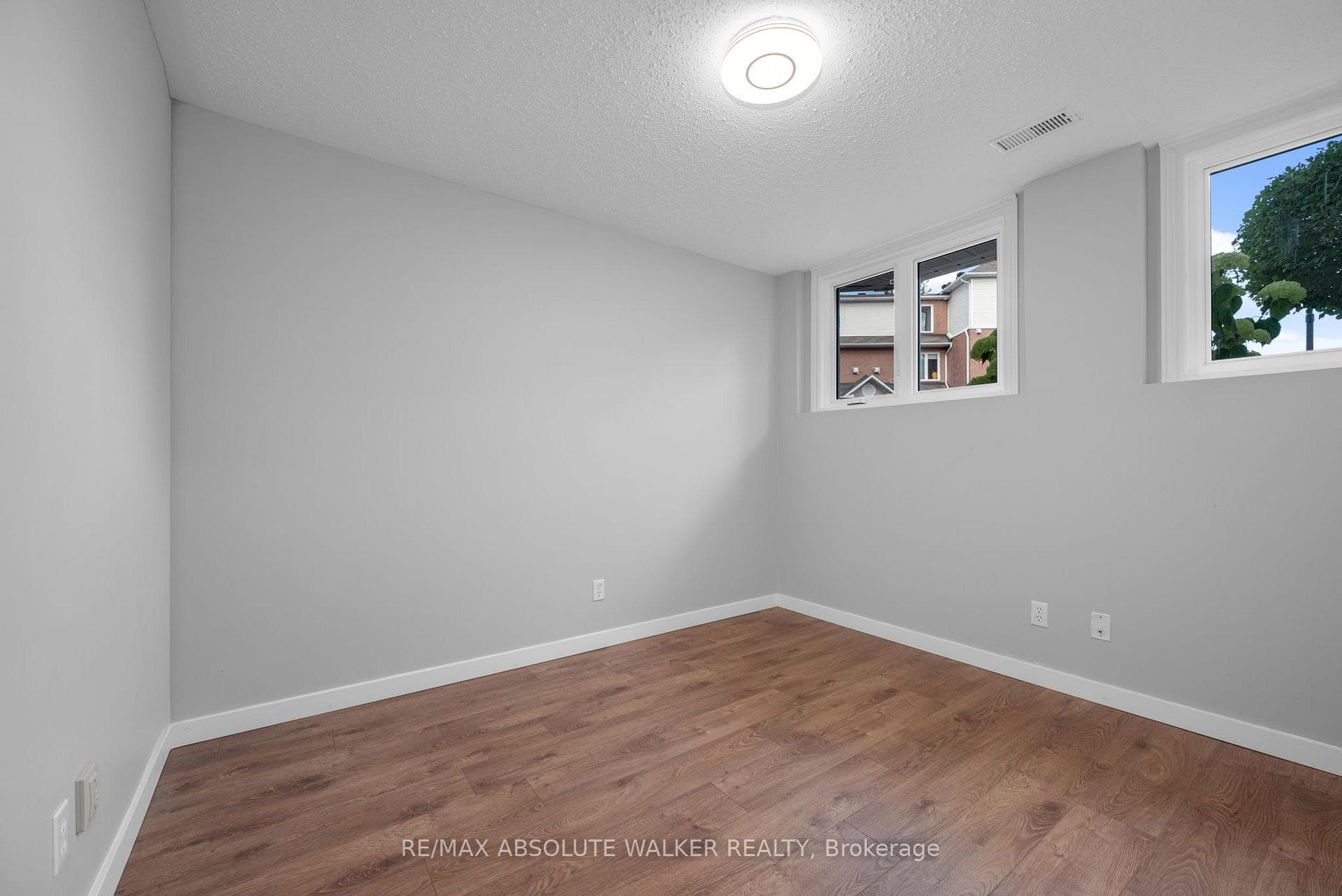 1673 Locksley Lane photo 18