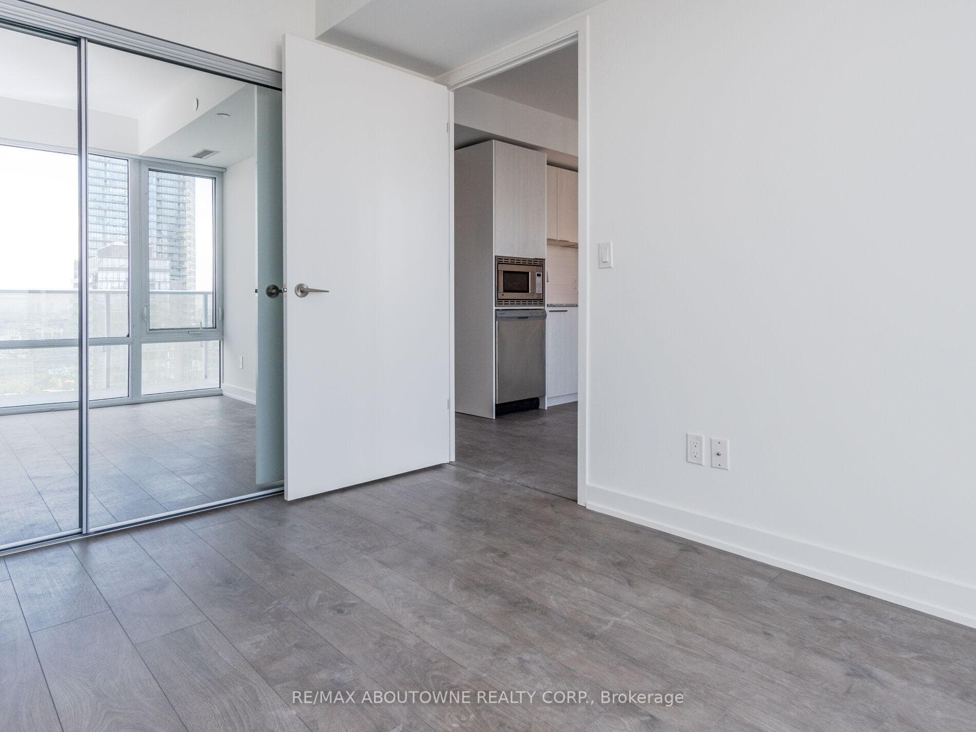 501 Yonge Street Unit 3001 photo 20
