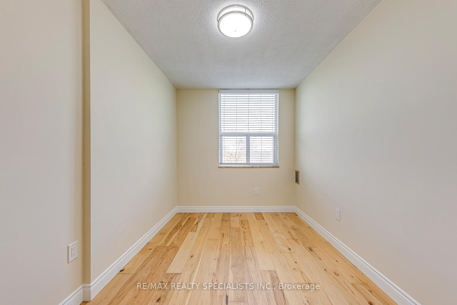 966 Inverhouse Drive Unit 405 photo 34
