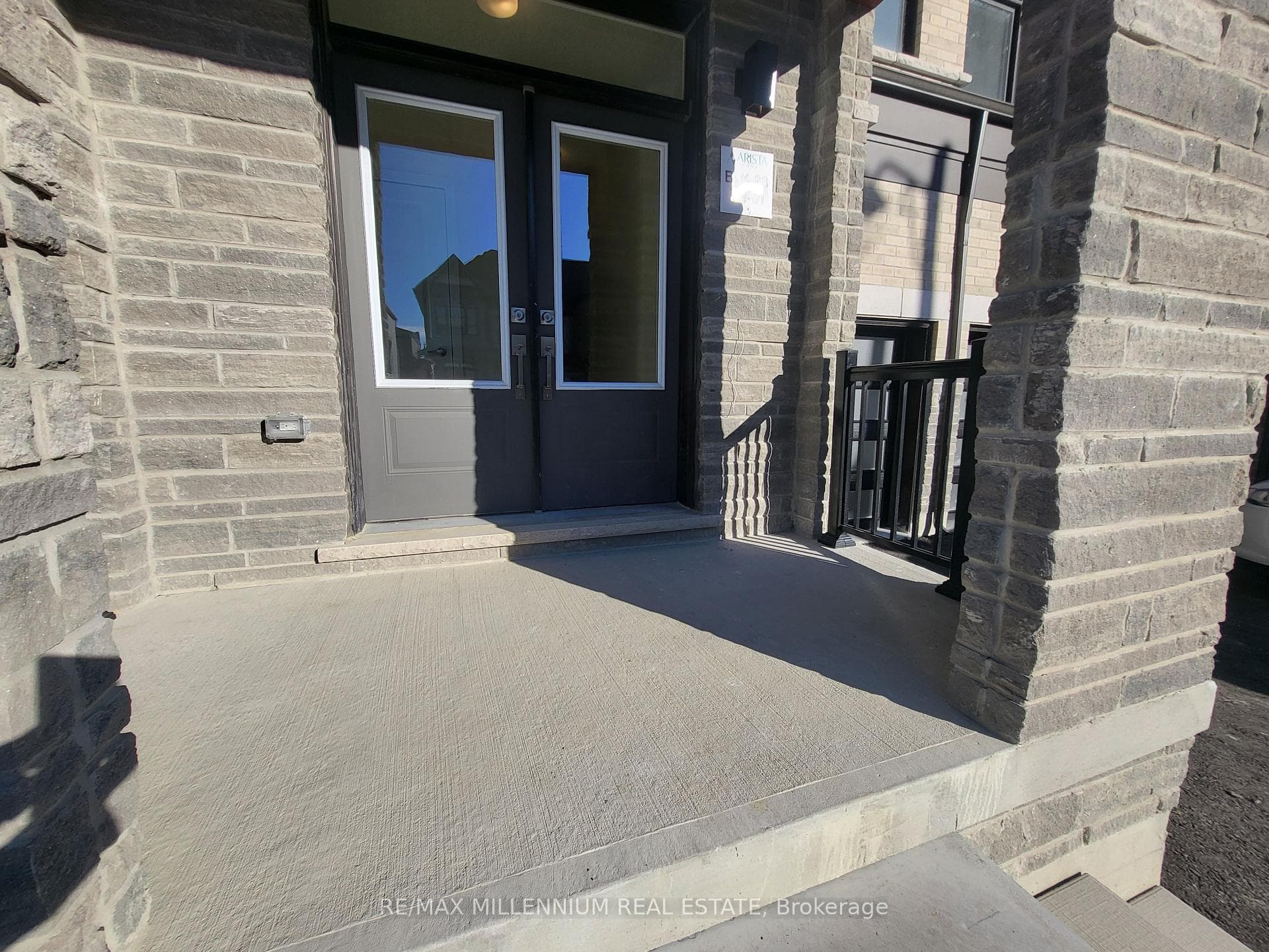30 Singhampton Road photo 2