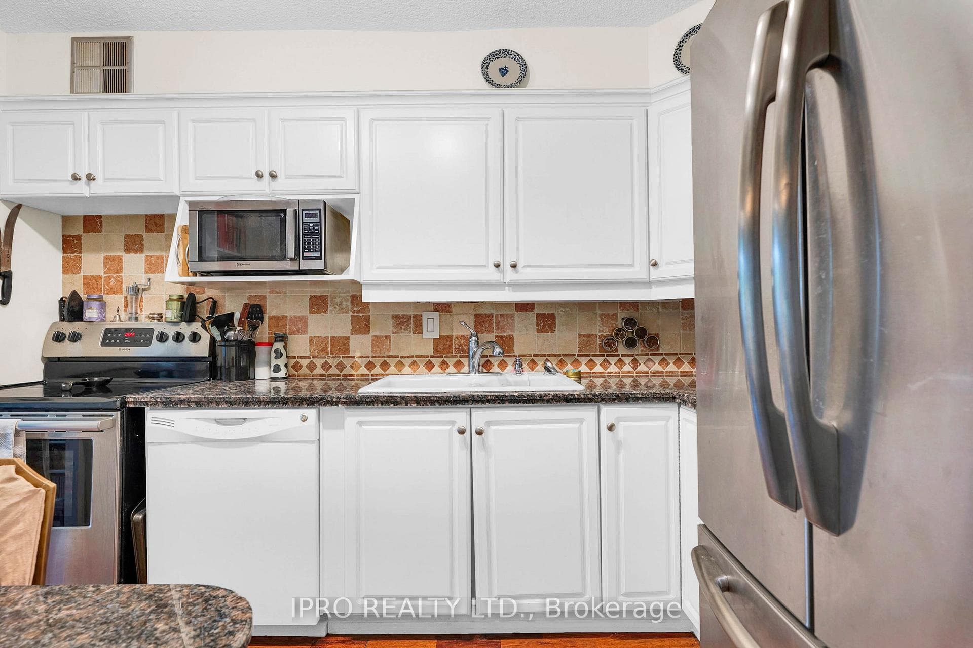 30 Sunrise Avenue Unit 301 photo 9