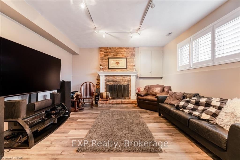 46 GRAPEVIEW Drive photo 22