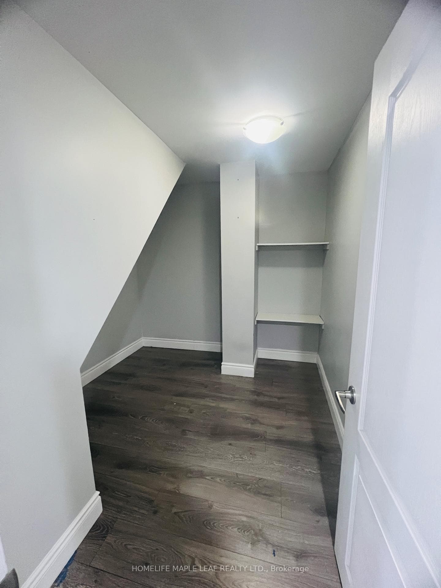 16 Mandarin Crescent Unit Bsmnt photo 7