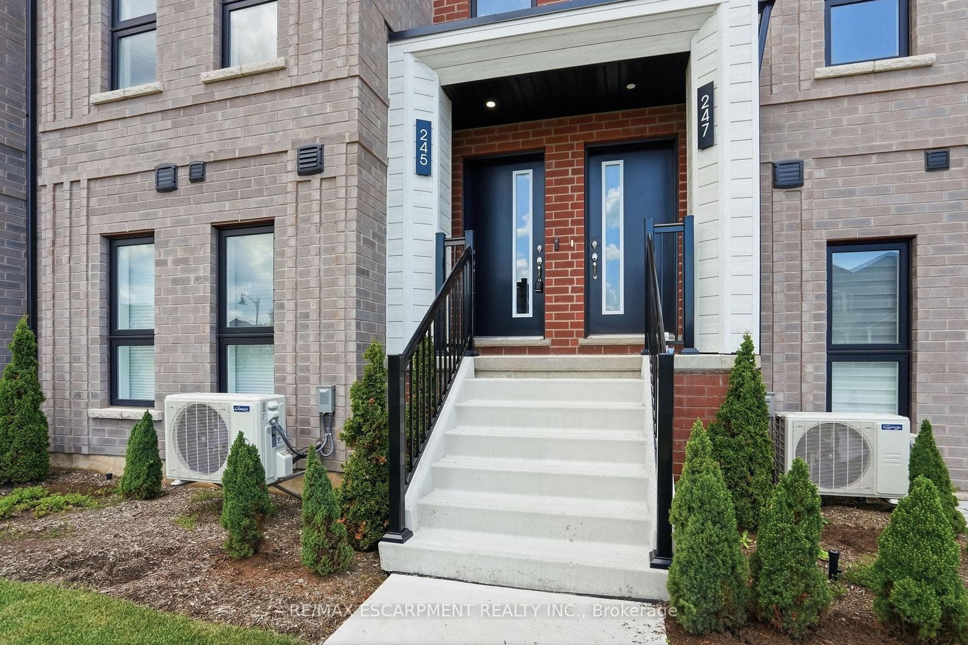 245 Burke Street photo 2