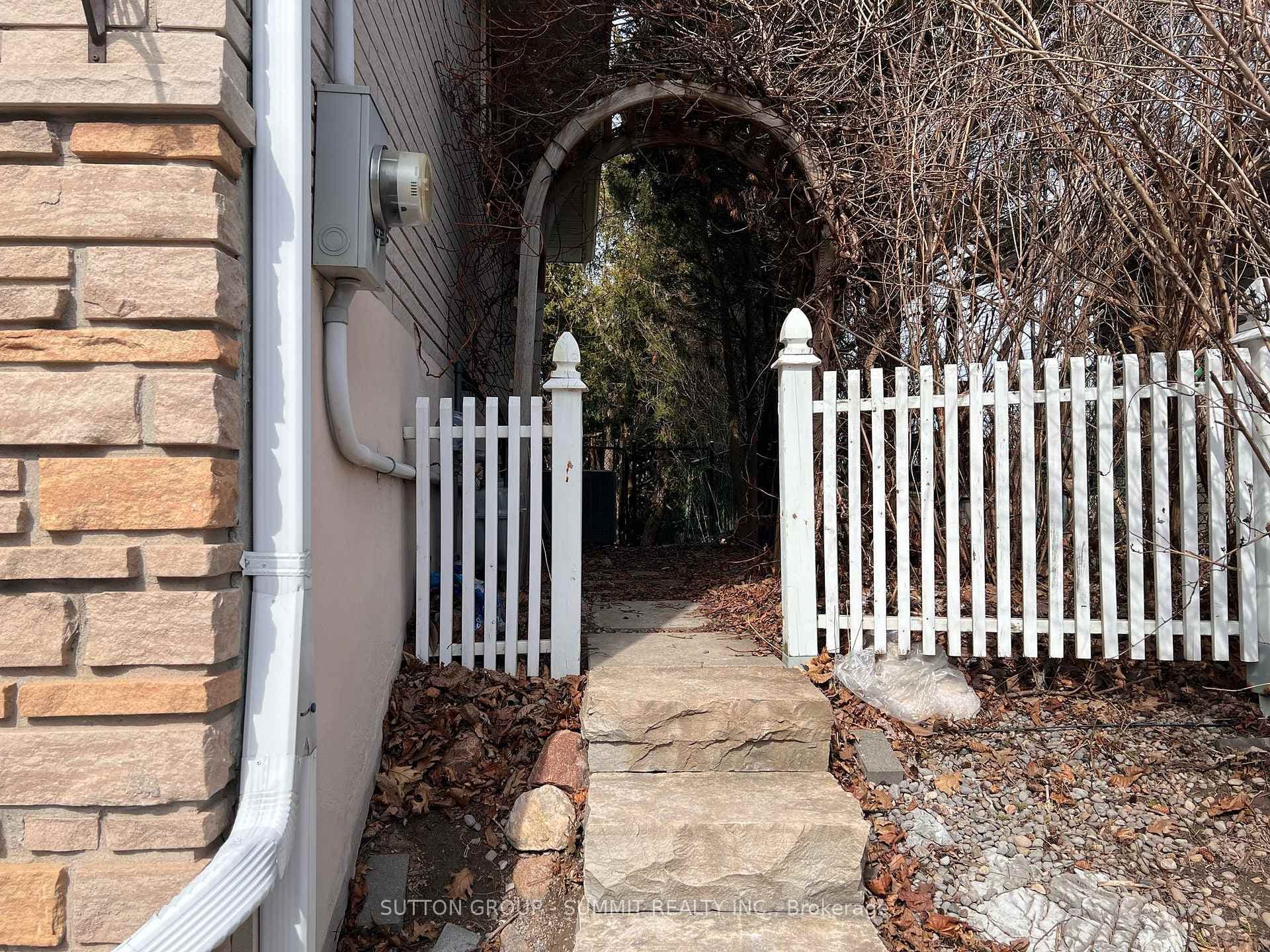 577 Oshawa Boulevard photo 18