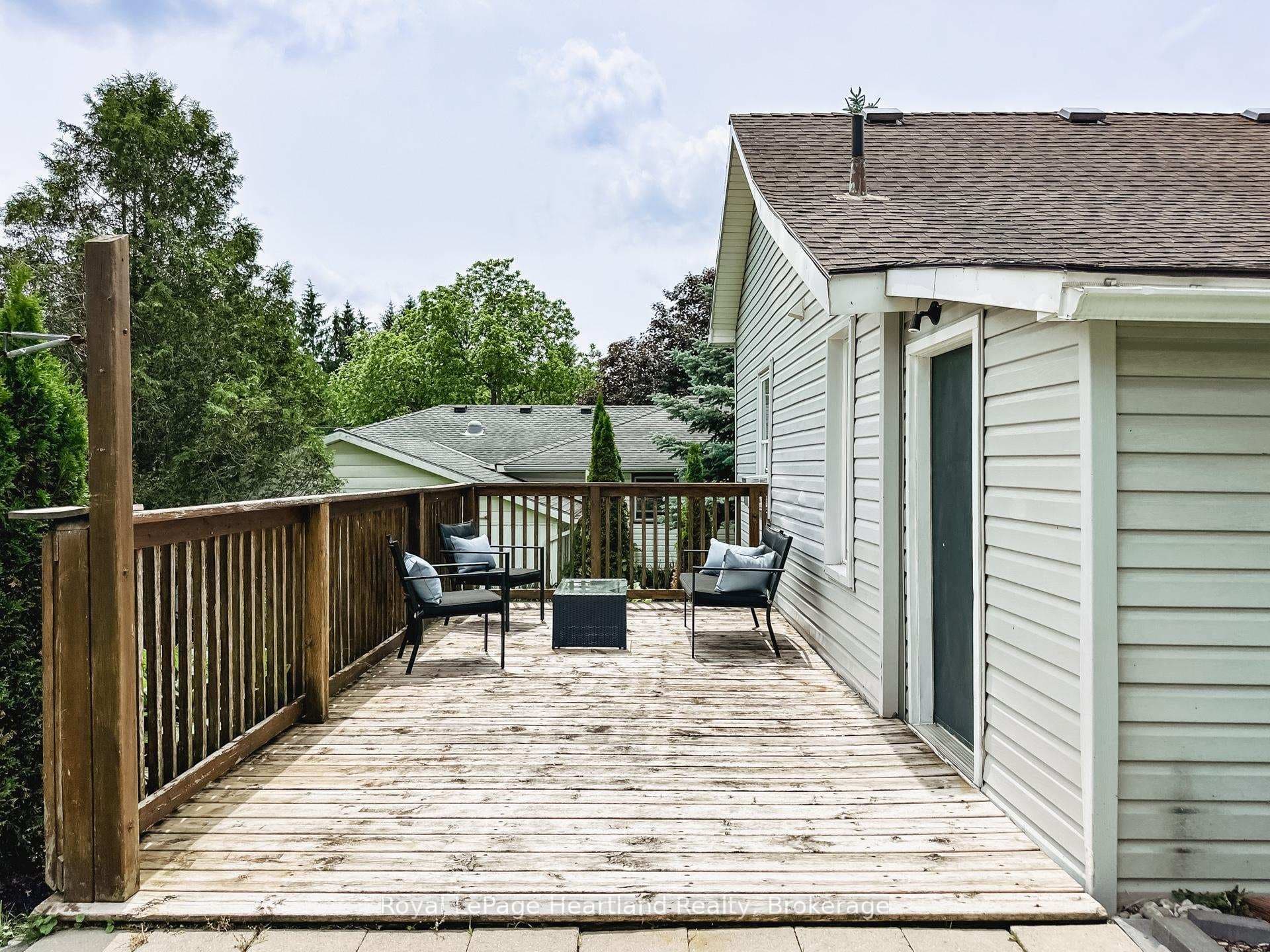 576 Queen Street photo 31