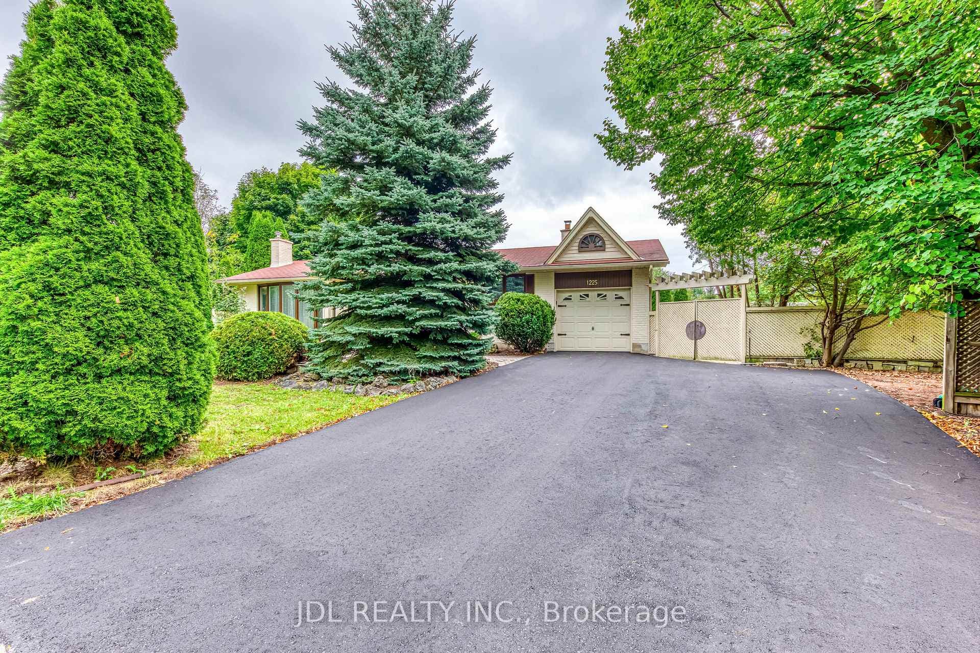 1225 Lambeth Road photo 3