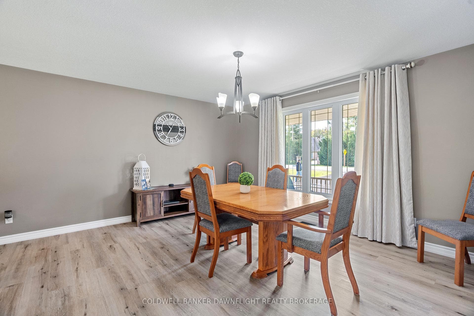 2162 Parkhill Drive photo 11