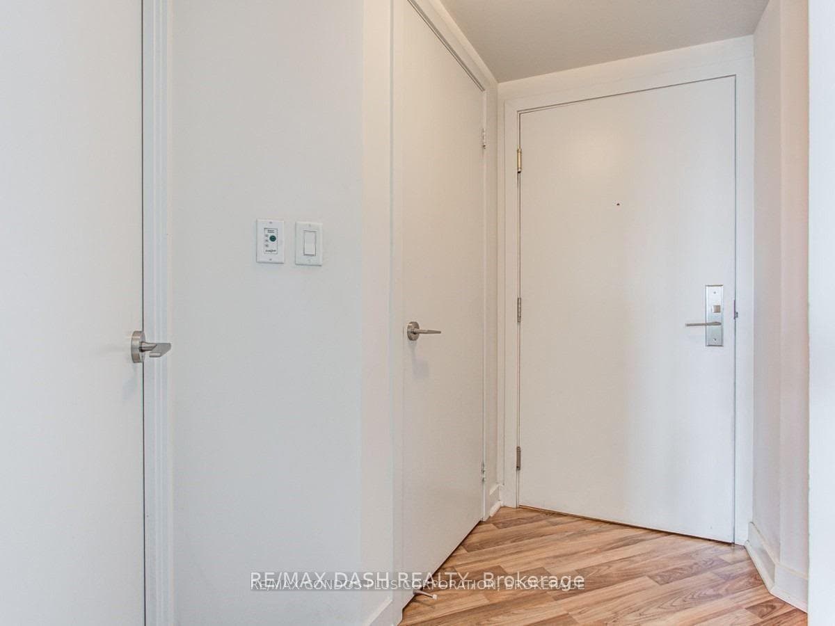5740 Yonge Street Unit 1002 photo 16