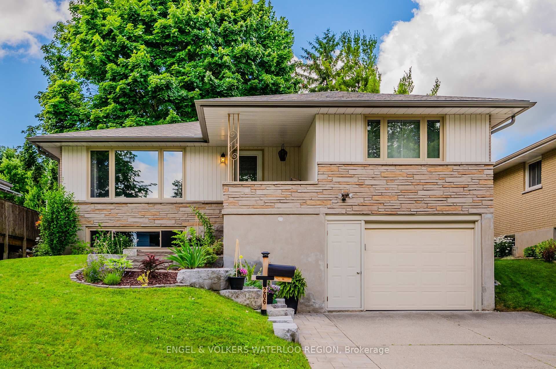 206 Forestwood Drive photo 1
