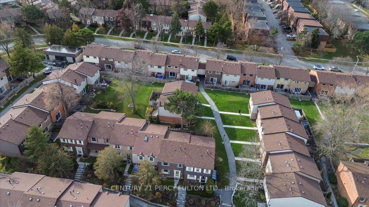 99 Palmdale Dr- exterior drone