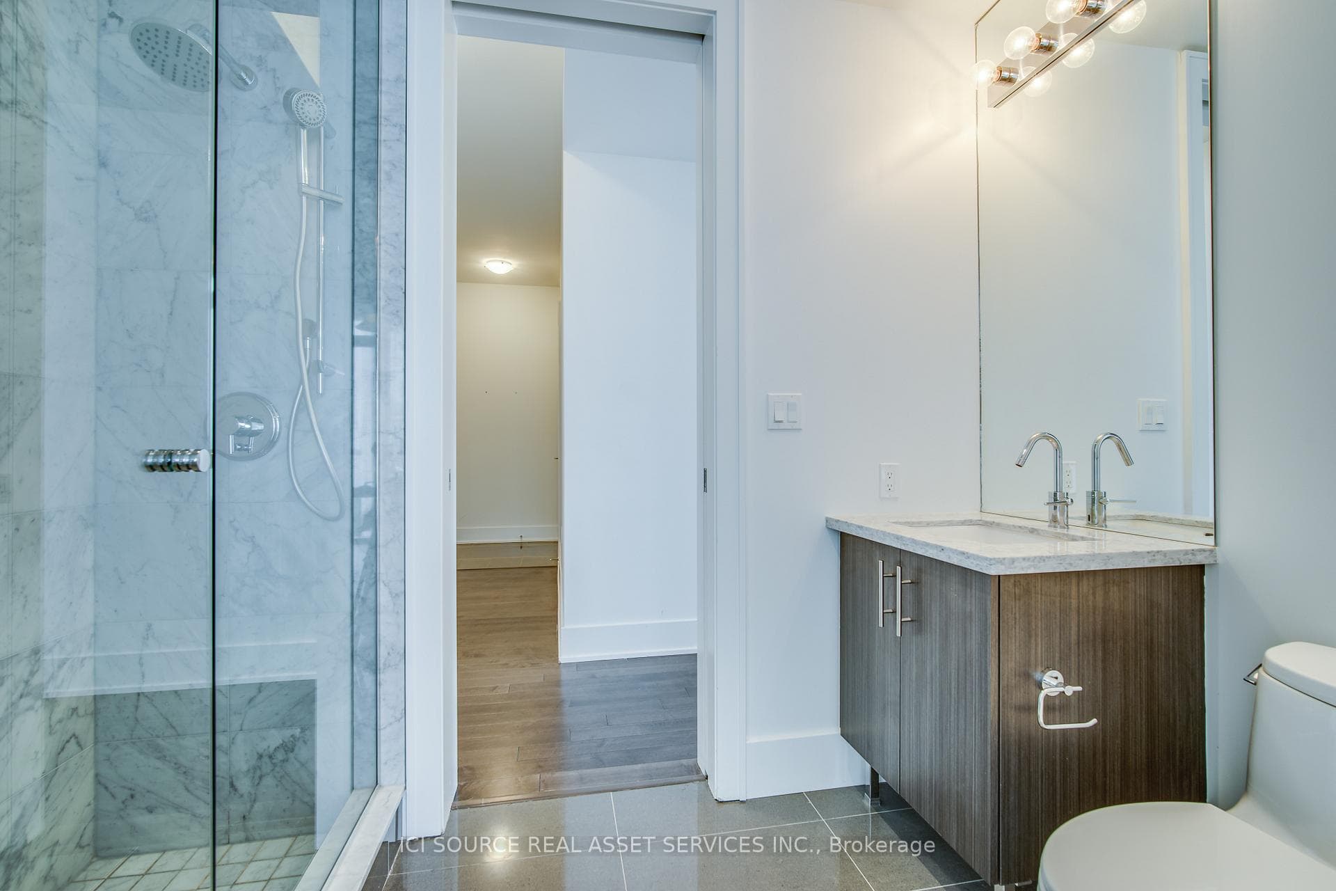 39 Queens Quay Unit 523 photo 6