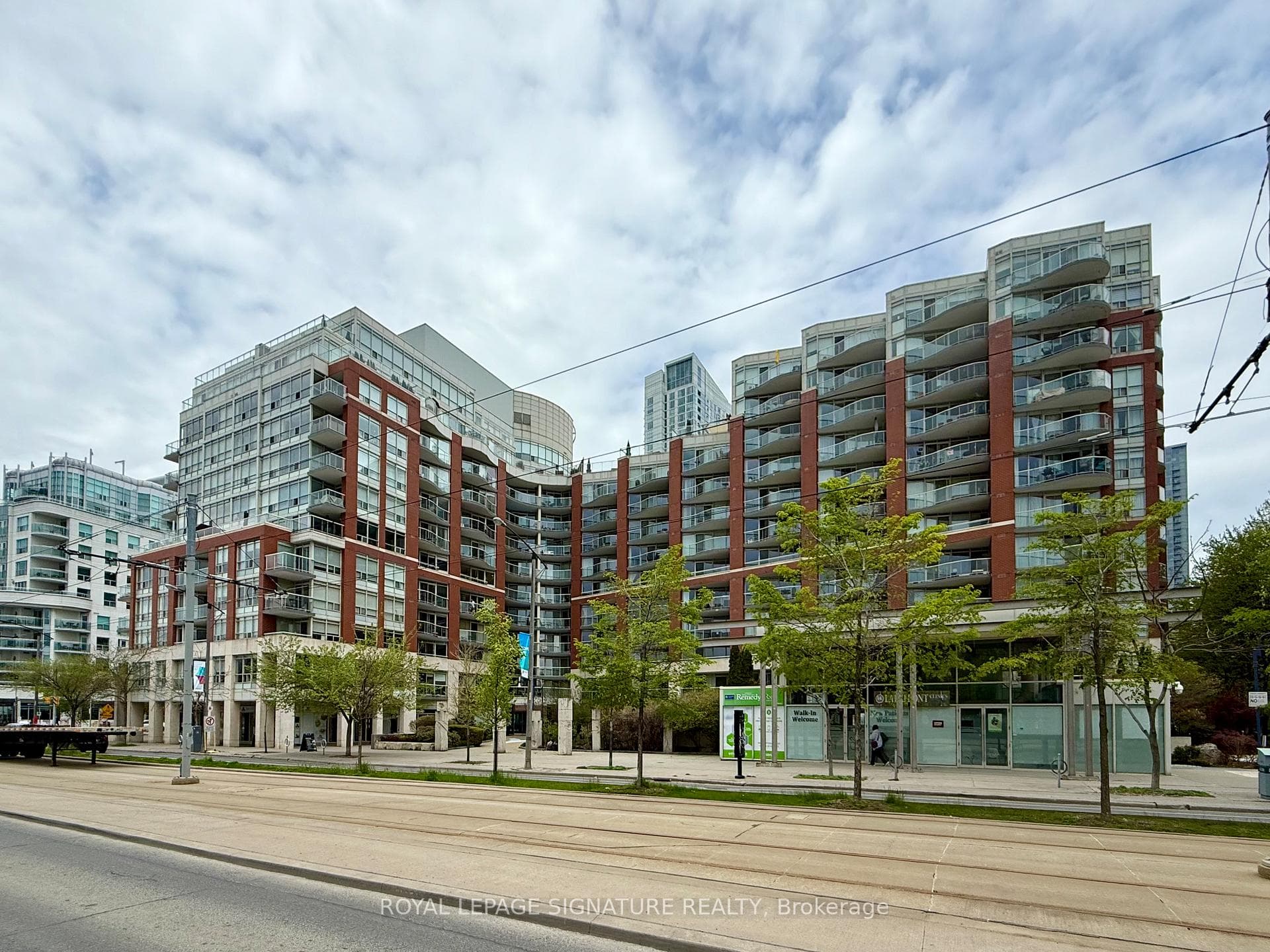 550 Queens Quay Unit 606 photo 1