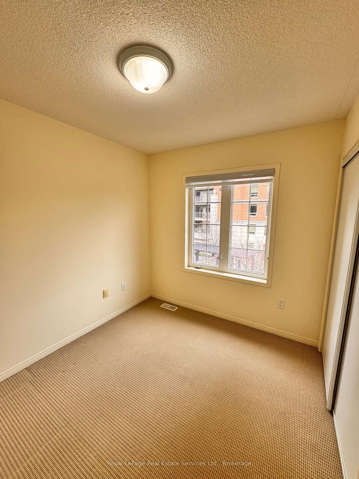 97 Georgian Drive Unit 27 photo 9