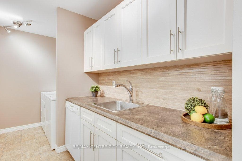 1096 Jalna Boulevard Unit 104 photo 14