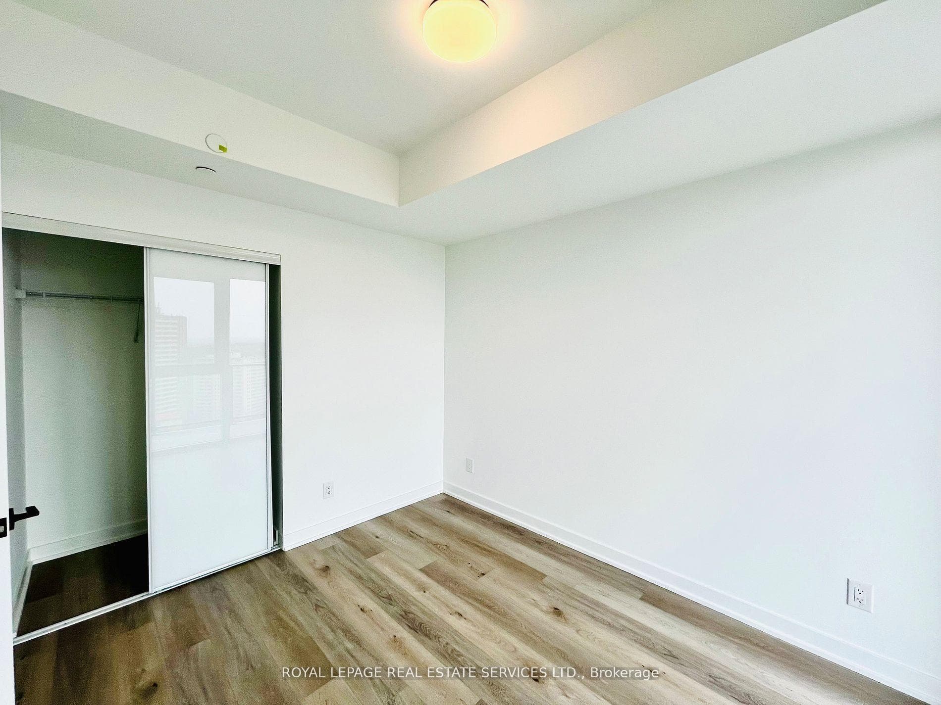 5 Defries Street Unit 2009 photo 7