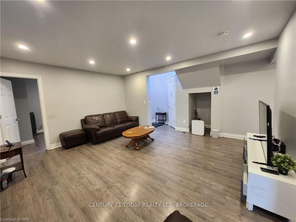 6061 BARKER Street photo 7