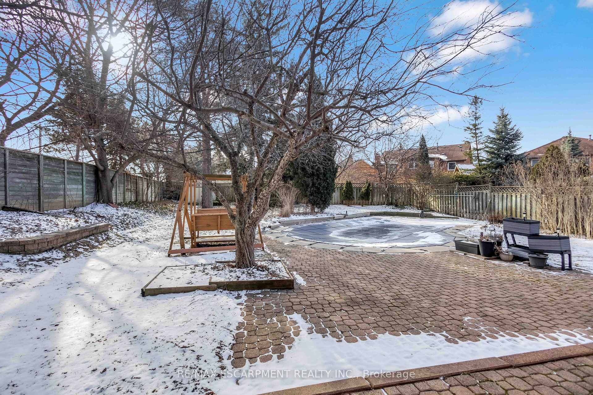 4037 Chadburn Crescent photo 41