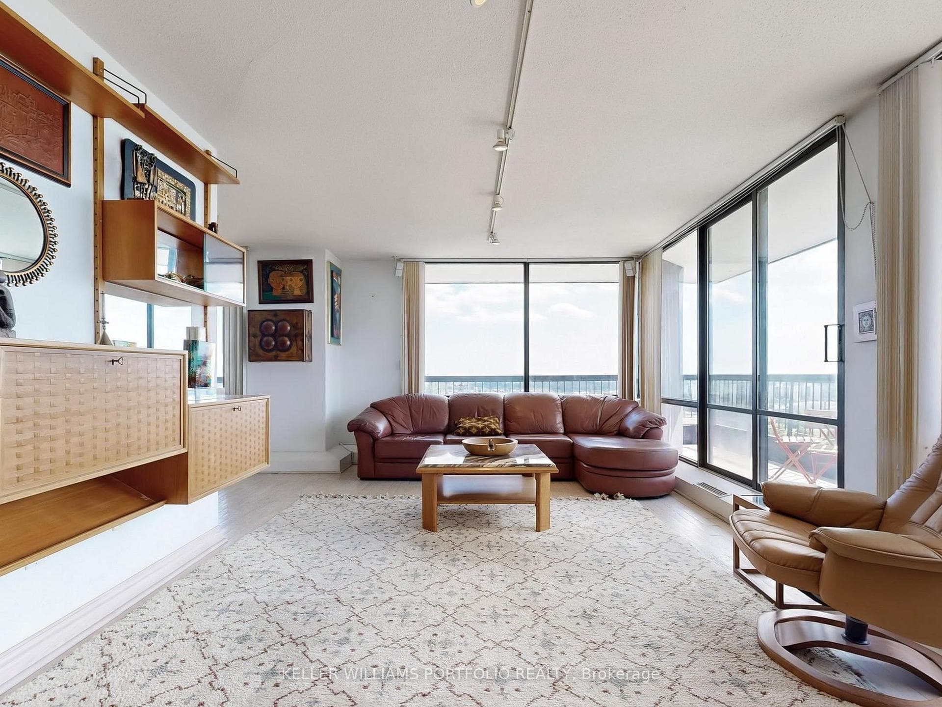 135 Antibes Drive Unit #2104 photo 8