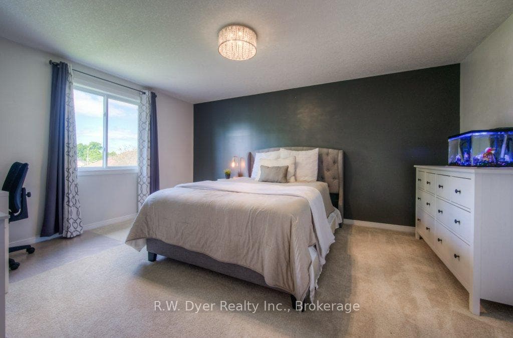 12 Hale Court photo 17