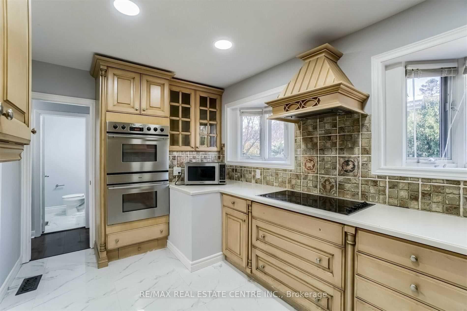 585 Indian Road photo 5