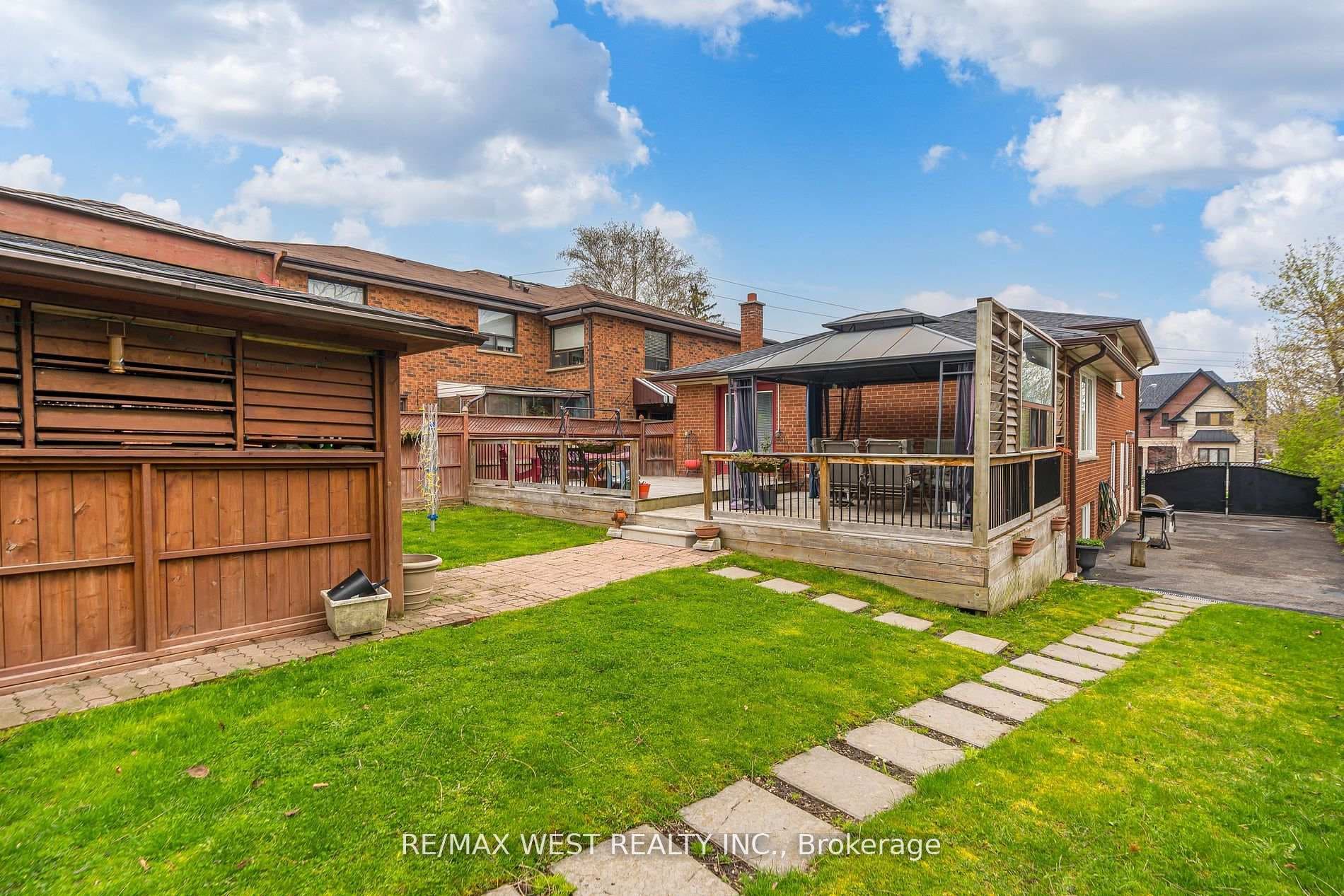 579 Rustic Road photo 37