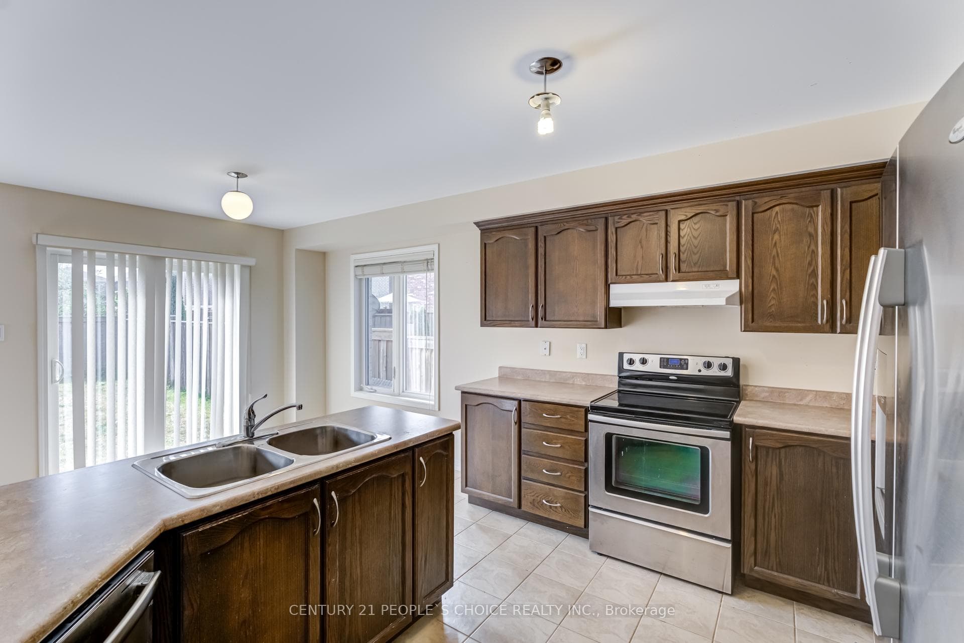 95 Richardson Crescent photo 8