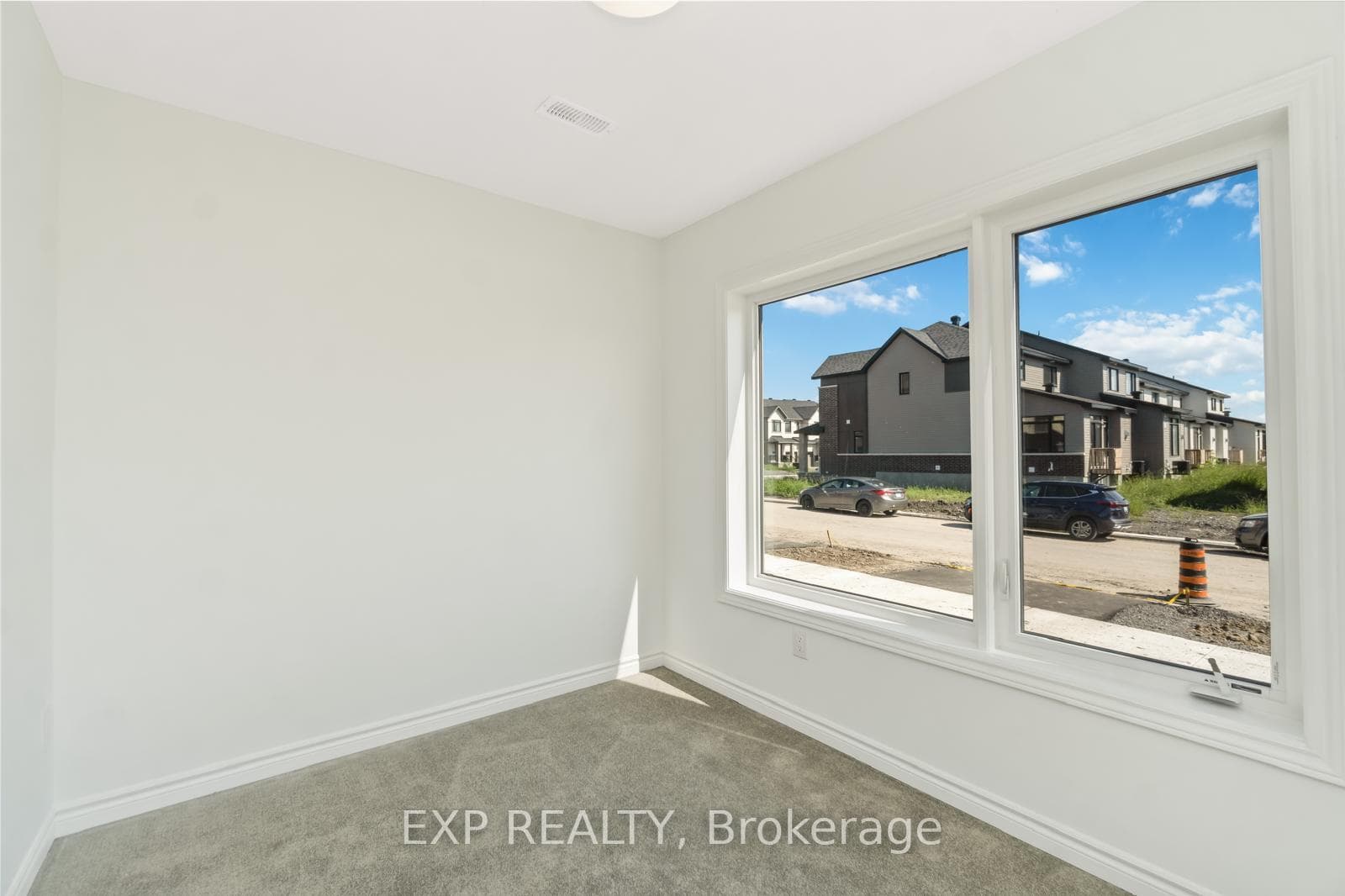 215 Darjeeling Avenue photo 5