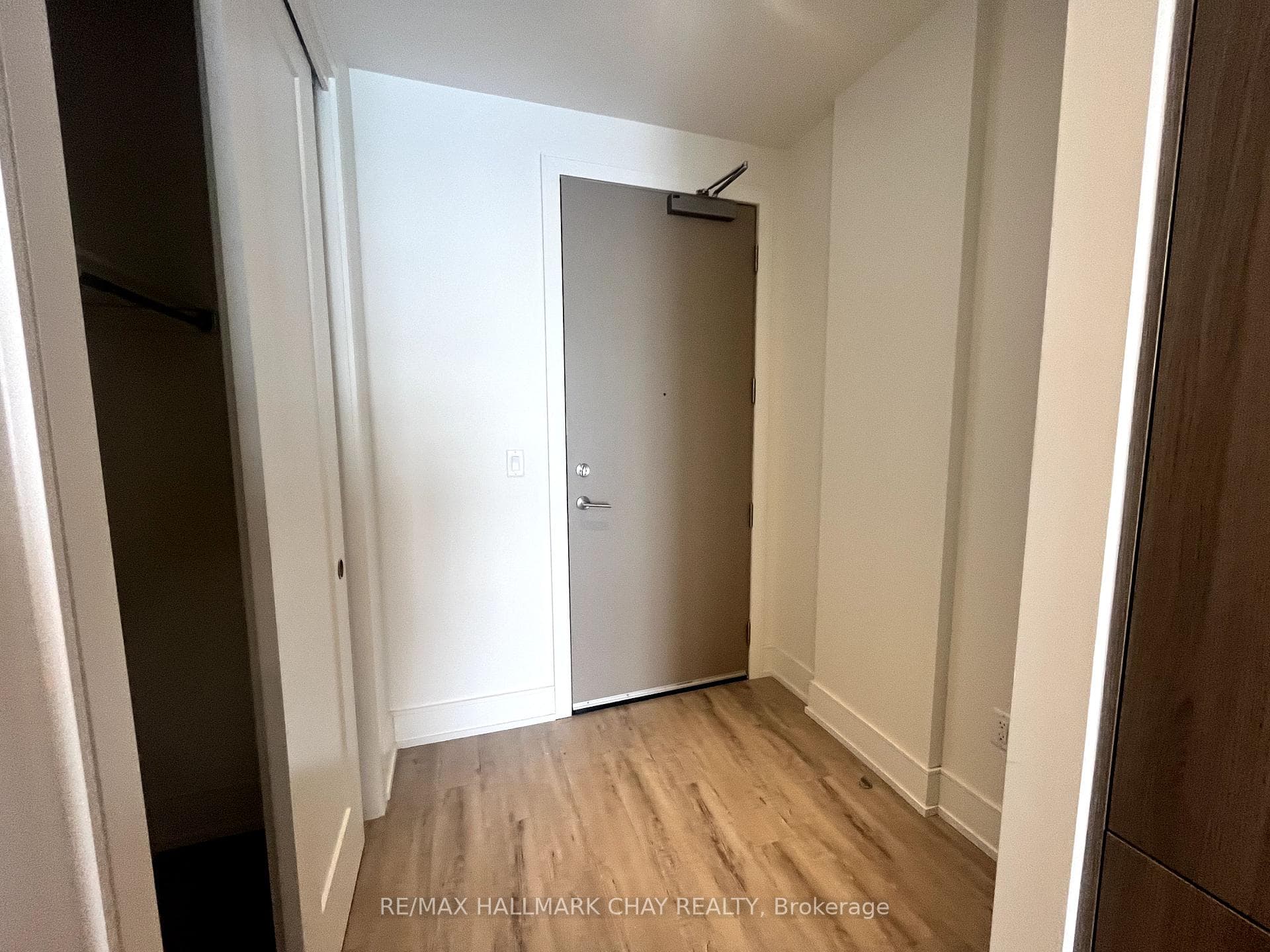 185 Dunlop Street Unit 908 photo 6