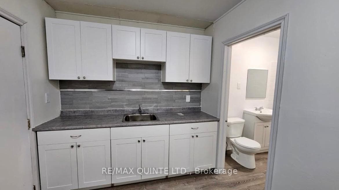 27 Dundas Street Unit 2 photo 6
