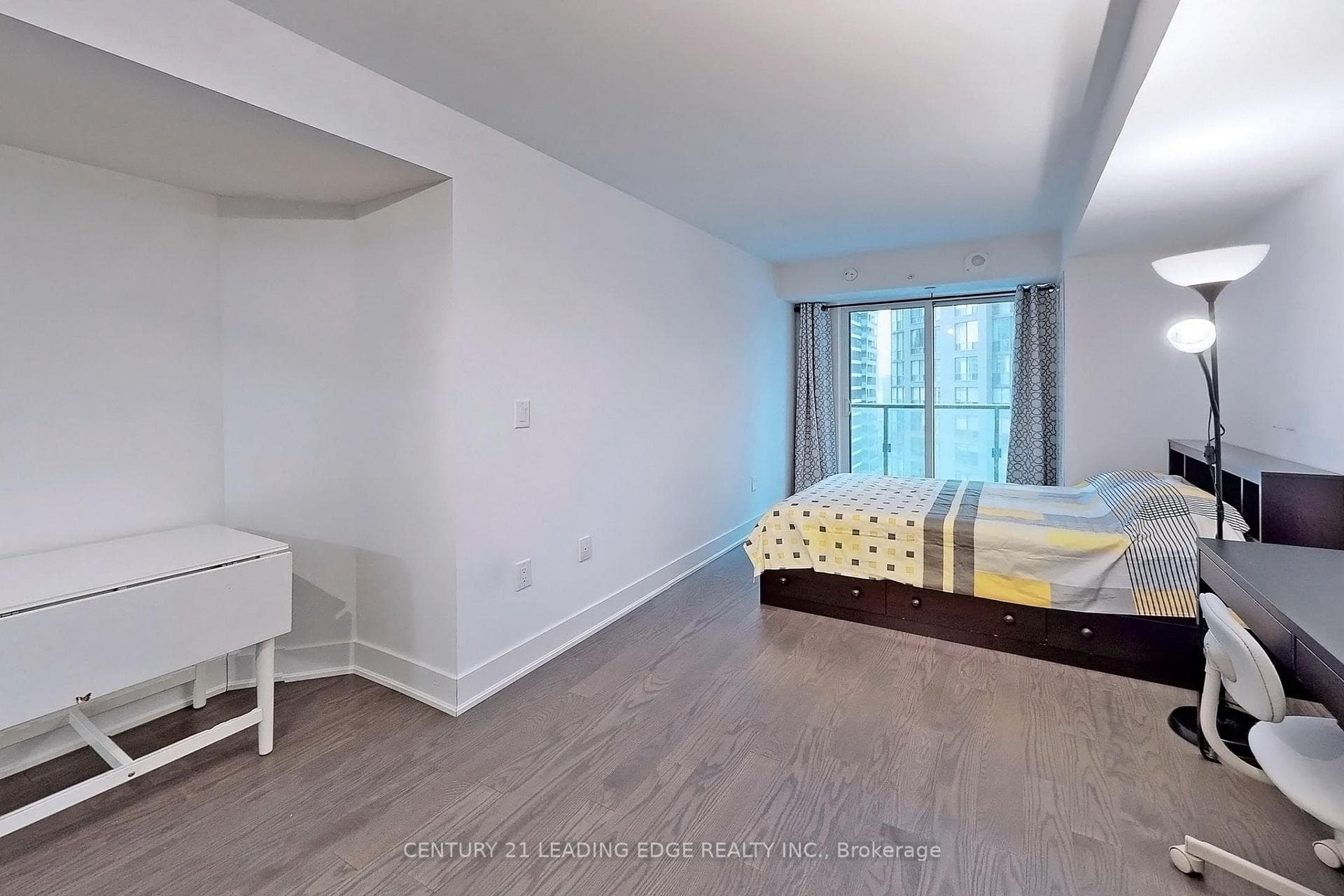 955 Bay Street Unit 2018 photo 7
