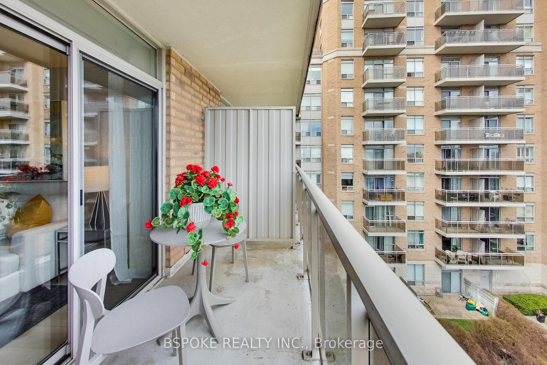 650 Lawrence Avenue Unit 509 photo 16