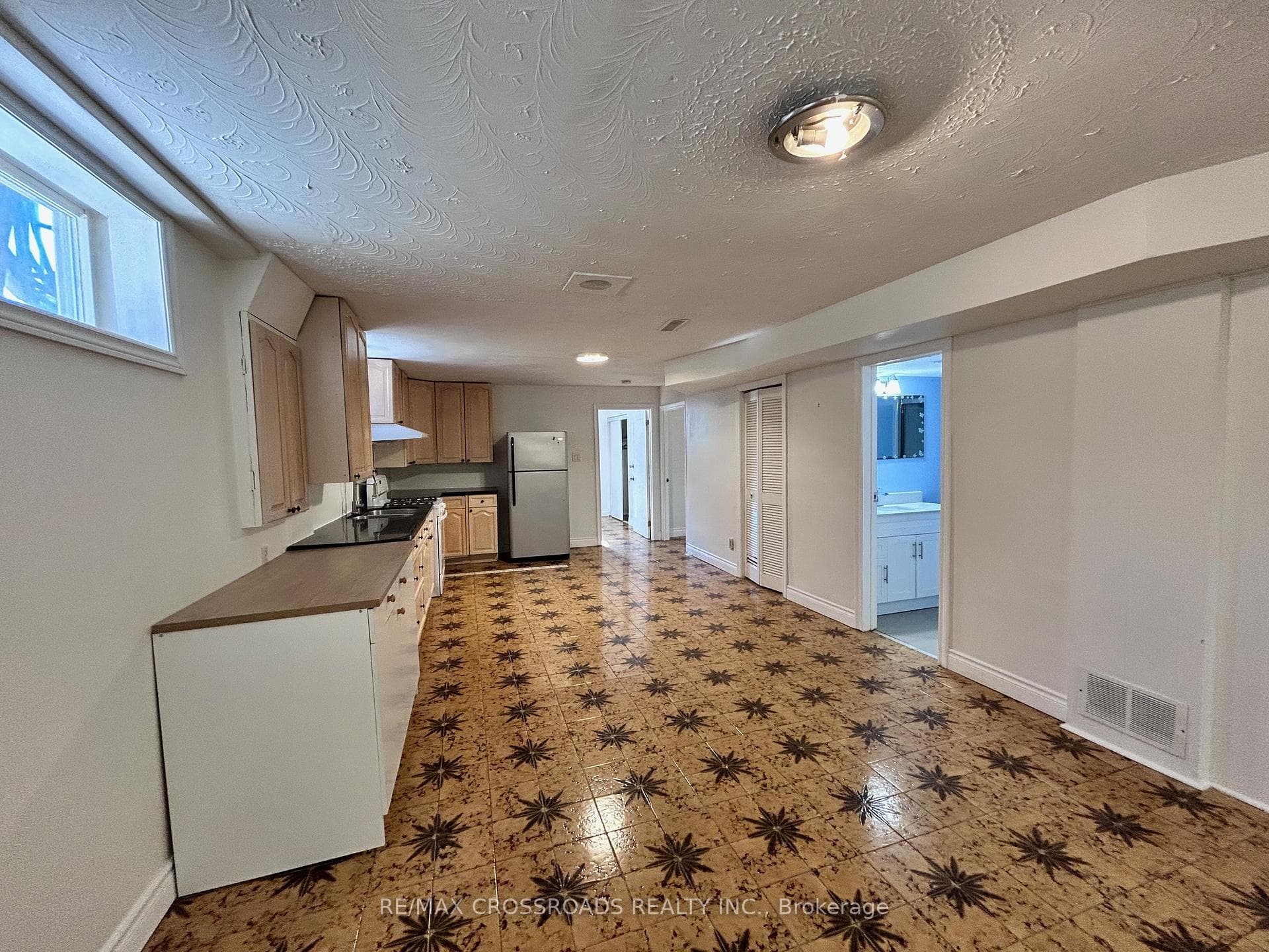 62 Navaho Drive Unit Lower level photo 8