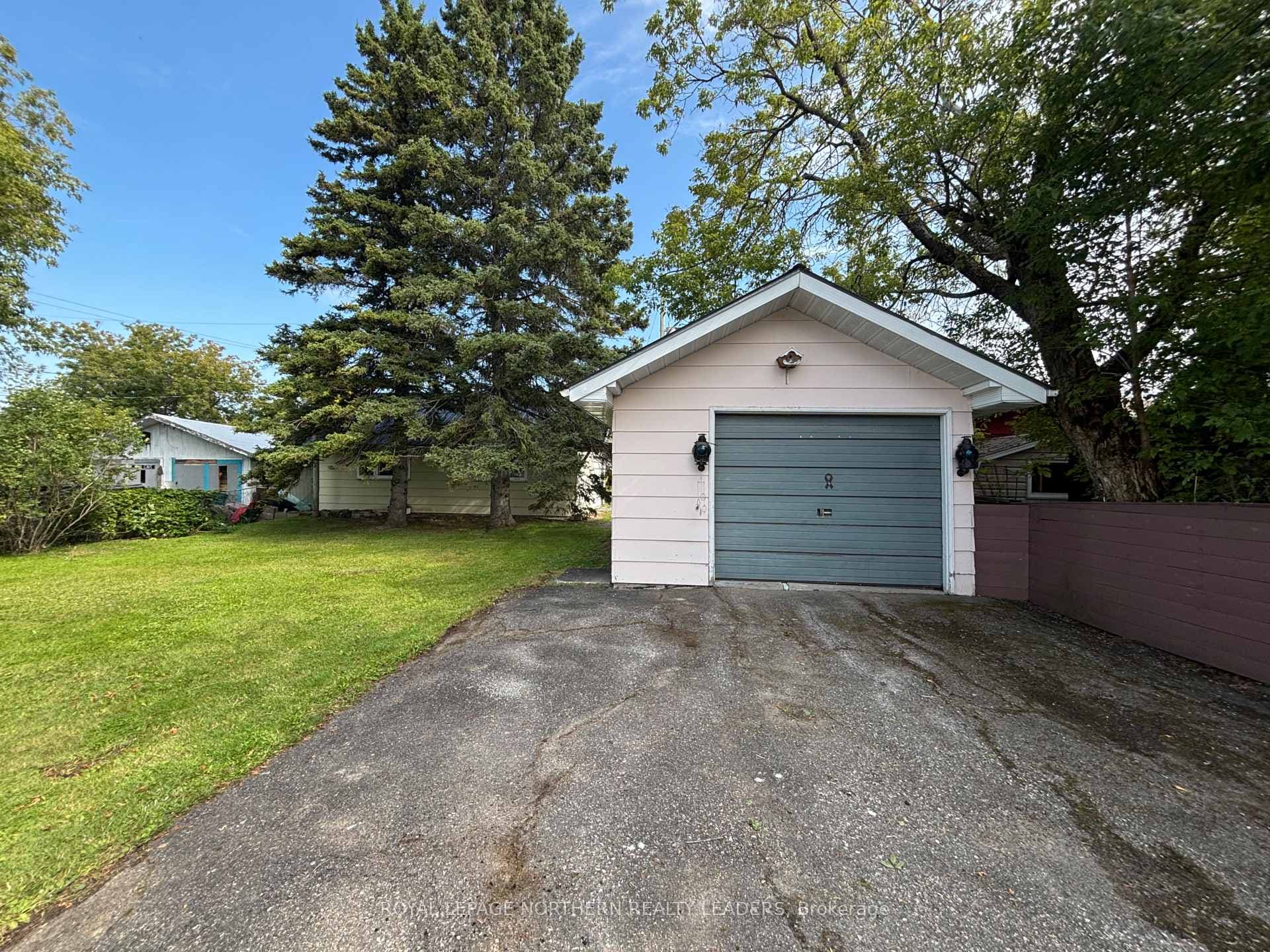 208 Second Avenue photo 5