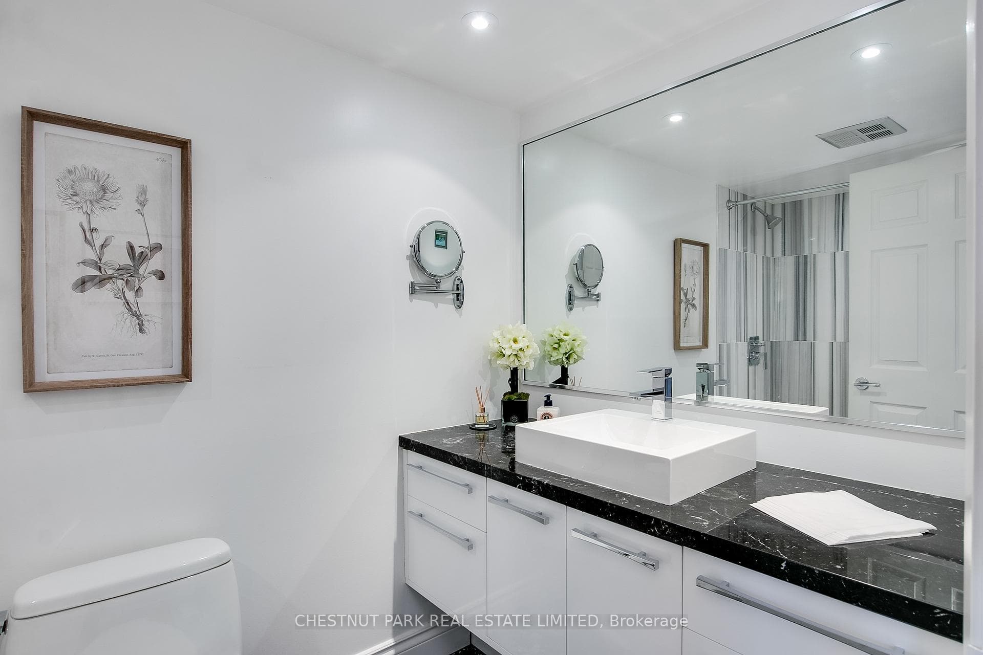 360 Bloor Street Unit 1001 photo 26